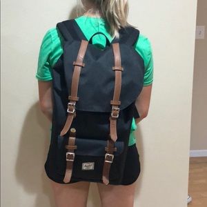 Herschel Supply Co. Settlement, Black, Large Size